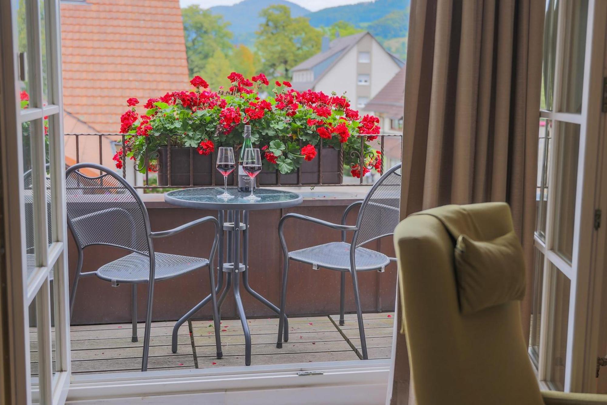 Hotel-Gasthaus Goldener Engel Glottertal Eksteriør bilde